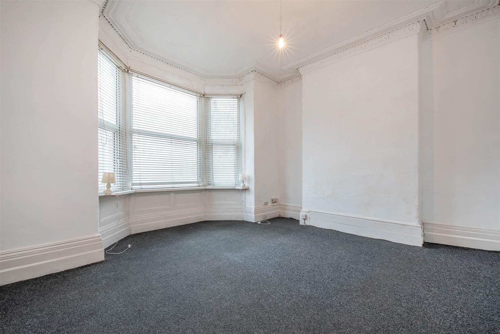6 bed property in Brackenbury Road, Preston